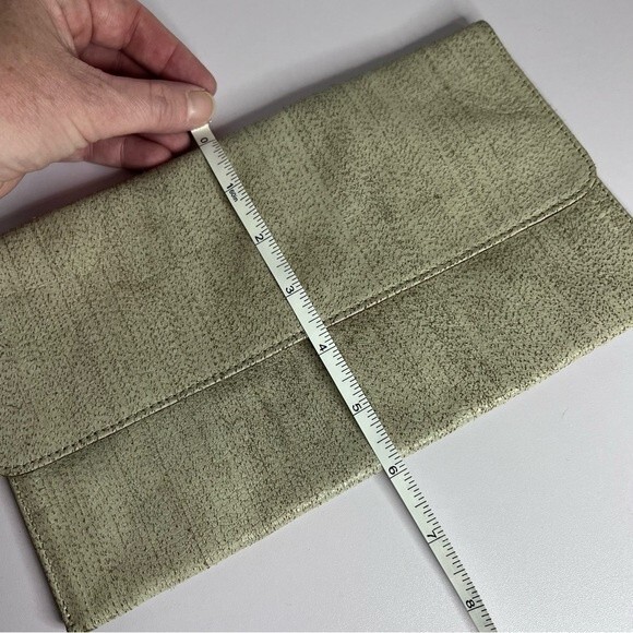 m0851 Cream Leather Envelope Snap Close Clutch/Wristlet - Picture 9 of 11